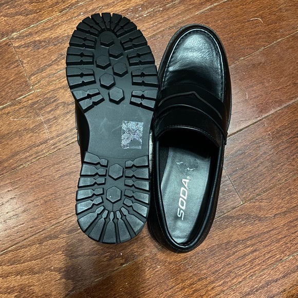 Women Slip on loafers aka penny loafers - Picture 4 of 6